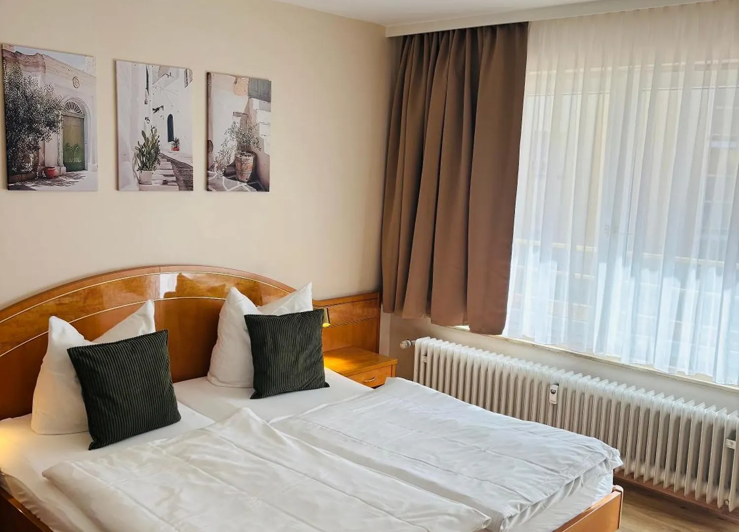 2 Zentrale Hotels nahe Kroatische Kath. Mission Pforzheim